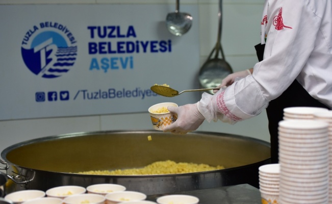 Tuzla'da, 2 bin kişilik sıcak yemek her gün ihtiyaç sahiplerine dağıtılıyor
