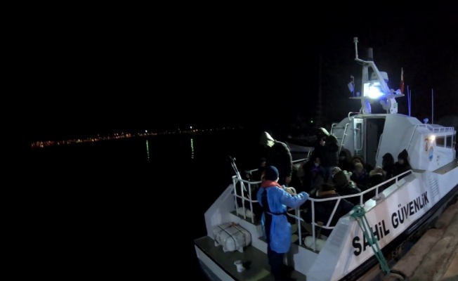 Balıkesir açıklarında Türk kara sularına geri itilen 34 sığınmacı kurtarıldı