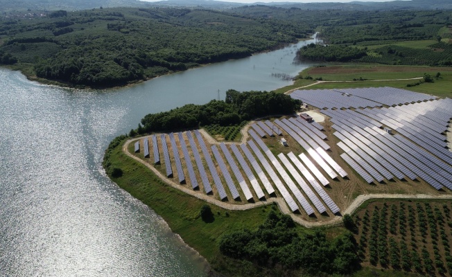 Bu güneş santralleri 3 bin 405 evin günlük elektriğini sağlıyor