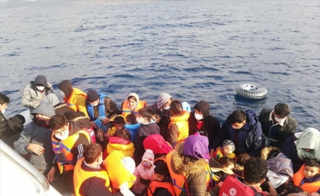 Çanakkale açıklarında Yunanistan unsurlarınca geri itilen 110 düzensiz göçmen kurtarıldı