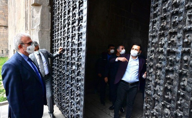 Diyarbakır'da tarihi surlar restorasyonla hayat buluyor