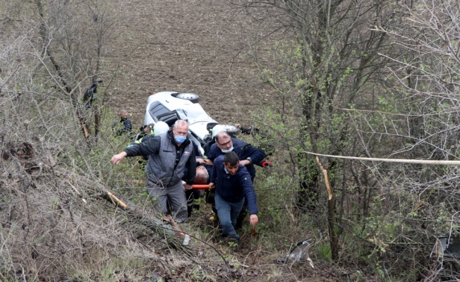 Edirne'de devrilen otomobilde sıkışan sürücü ekiplerin müdahalesiyle kurtarıldı