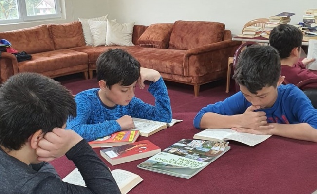 Hendekli muhtar çocuklara kitap okuma alışkanlığı kazandırıyor