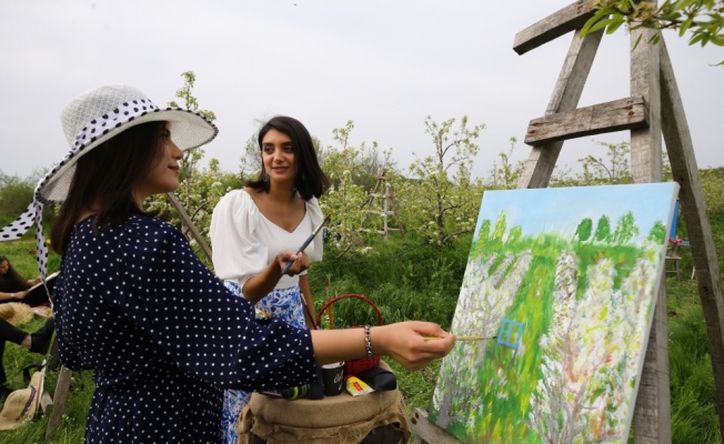 Kırklareli'nde çiçek açan armut bahçeleri ressamlara ilham kaynağı oldu
