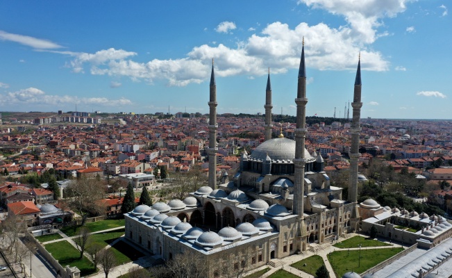 Selimiye Camisi'nde ramazan öncesi dezenfeksiyon, bahçesinde temizlik ve düzenleme çalışması yapıldı