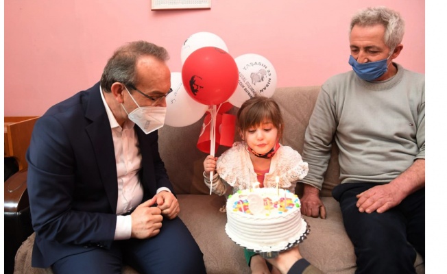 Vali Yavuz, 23 Nisan doğumlu 307 çocuğa doğum günü sürprizi yaptı