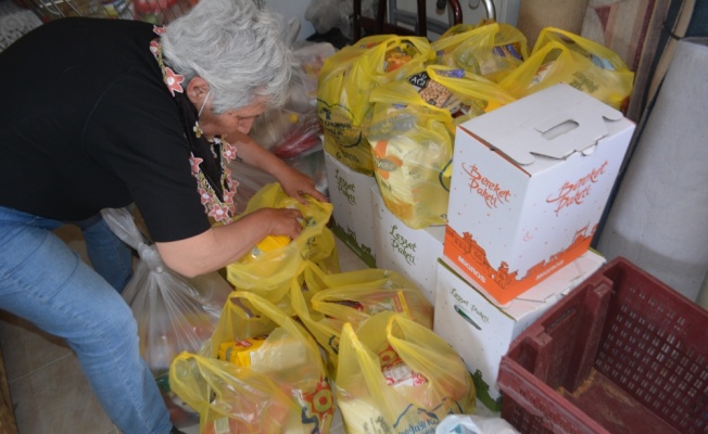 Ayvalık Şefkat Evleri Yaptırma ve Yaşatma Derneğinden ihtiyaç sahiplerine gıda yardımı