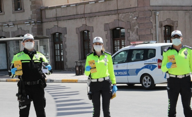 Balıkesir'de Trafik Haftası dolayısıyla sürücüler bilgilendirildi