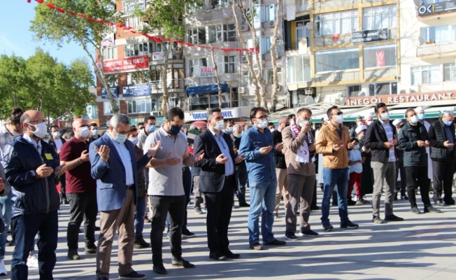 Bandırma'da İsrail'in Filistinlilere yönelik saldırıları protesto edildi