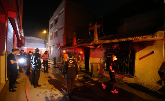 Bursa'da boş bir ev yanarak kullanılamaz hale geldi