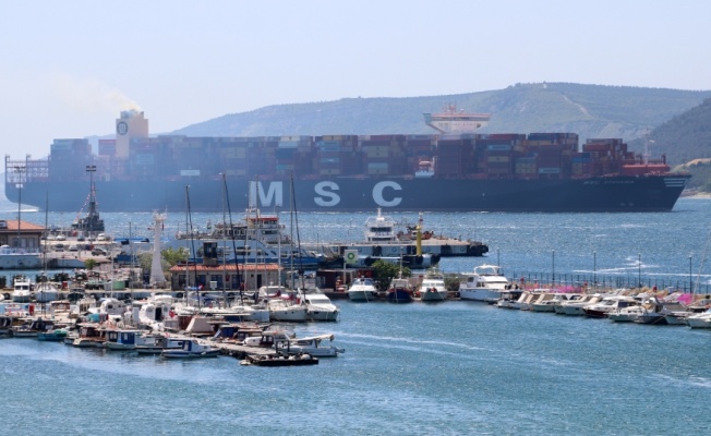 Çanakkale Boğazı 3 dev geminin geçişi nedeniyle tek yönlü trafiğe kapatıldı