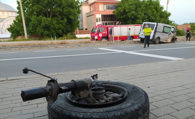 Edirne'de sığınmacıları taşıyan kamyonet ile traktör çarpıştı: 1 ölü, 2 yaralı