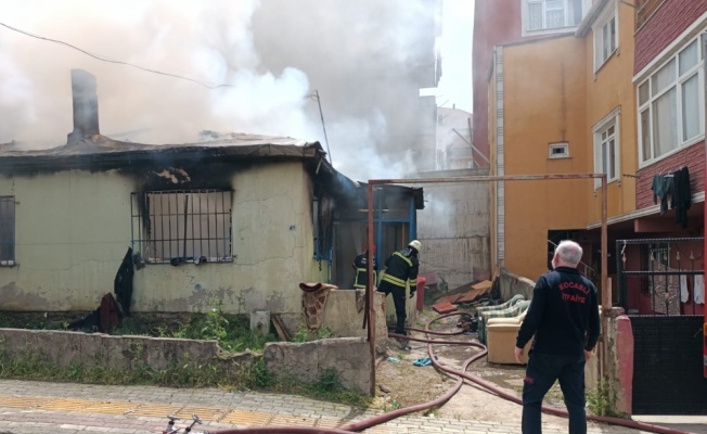 Kocaeli'de Suriyeli ailenin kaldığı evde çıkan yangını itfaiye söndürdü