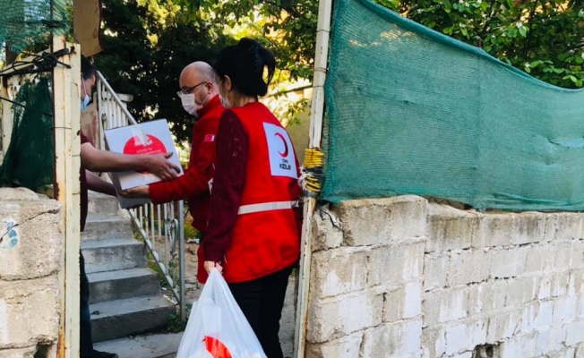 Türk Kızılayı Kırklareli'nde ihtiyaç sahibi ailelere gıda kolisi dağıttı