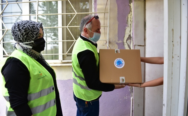 Tuzla'da ihtiyaç sahibi ailelere yardım paketi