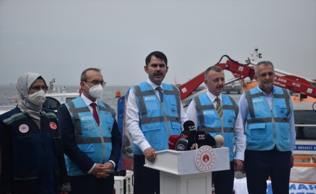 Bakan Kurum, İzmit Körfezi'nde müsilaj temizleme çalışmalarını inceledi: (2)