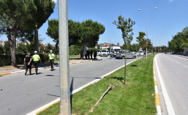 Balıkesir'de refüje çarpan hafif ticari aracın sürücüsü öldü
