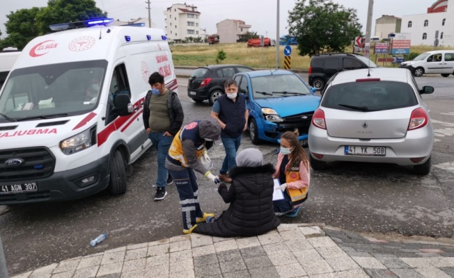 Çayırova'da iki otomobil çarpıştı: 1 yaralı