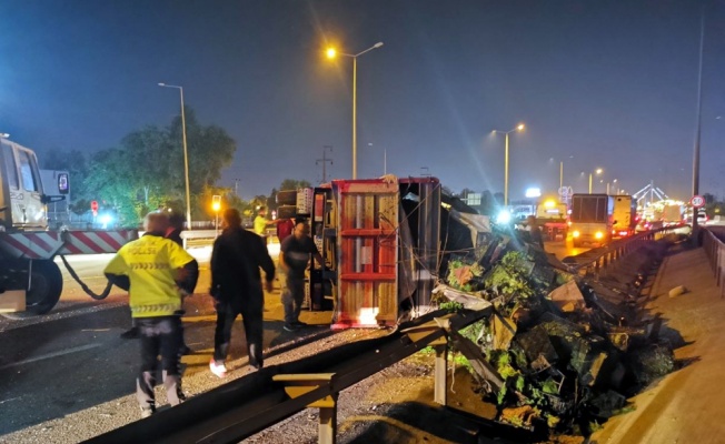 Kocaeli'de sebze yüklü kamyon kamyonete çarptı: 5 yaralı