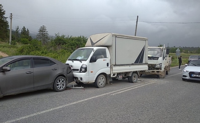 Taraklı'da zincirleme trafik kazasında bir kişi yaralandı
