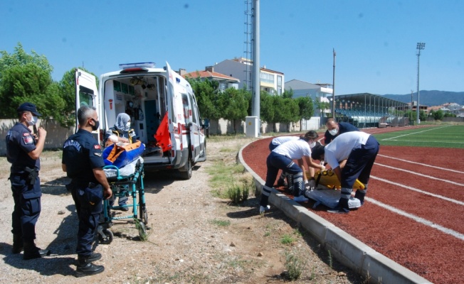 Bayramiç'te kazada yaralanan motosiklet sürücüsü hastaneye kaldırıldı