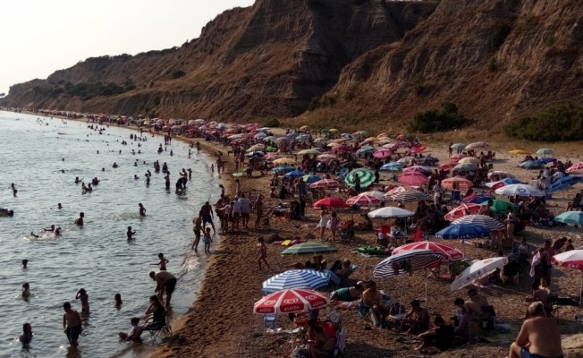 Enez'deki plajlarda tatilci yoğunluğu