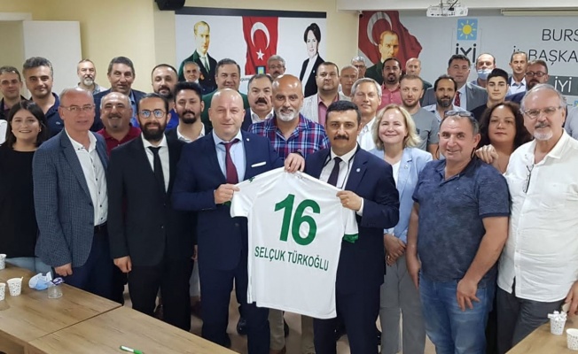 İYİ Parti’den Bursaspor’a kombine desteği