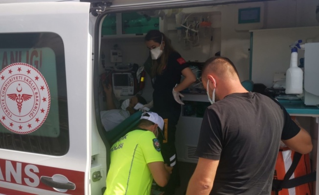 Kocaeli'de damacana yüklü kamyonla çarpışan otomobilin sürücüsü yaralandı