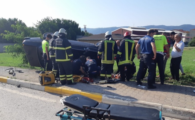 Kocaeli'de otomobil şarampole devrildi: 2 yaralı