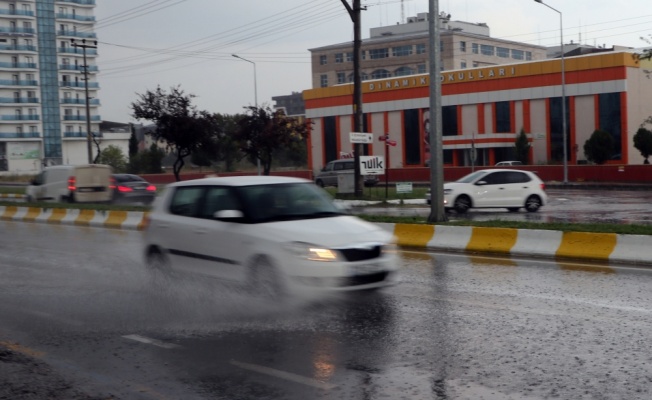 Aşırı sıcakların etkili olduğu Edirne'de yağan yağmur serinletti