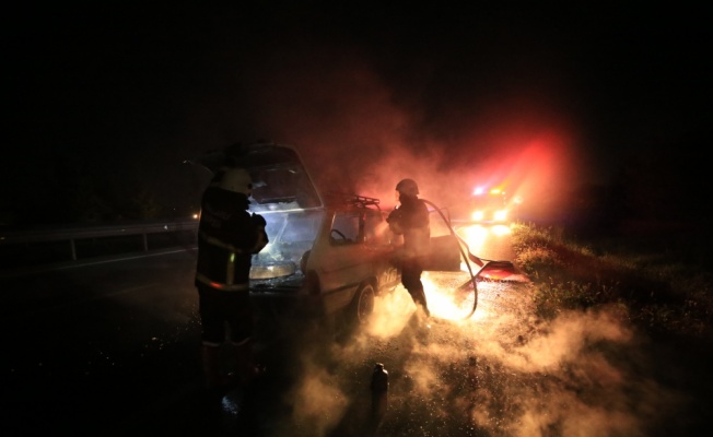 Kırklareli'nde seyir halindeki otomobil yandı