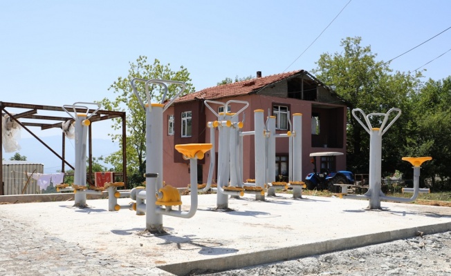 Kocaeli İzmit Belediyesi Çubuklubala Parkı’na spor aletleri yerleştirdi