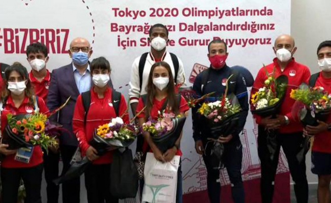 Madalyalı milli sporcular Türkiye’ye döndü