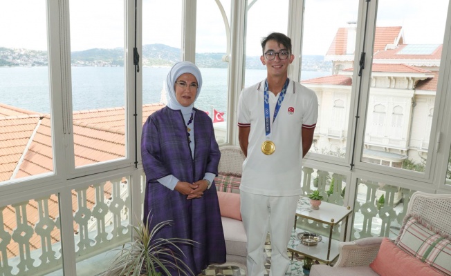 Milli okçu Mete Gazoz’dan Emine Erdoğan’a ziyaret