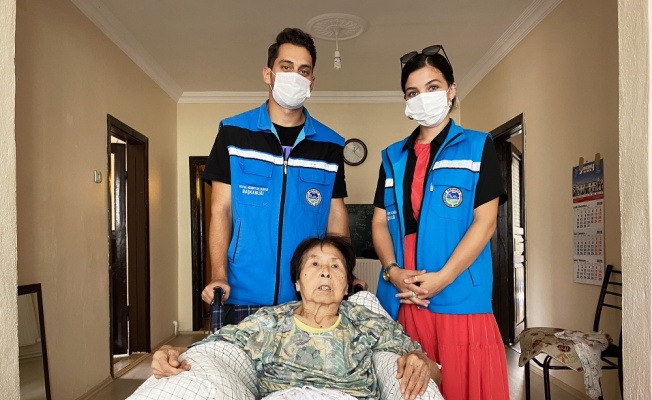 Sakarya'da evinde düşerek yaralanan Japon kadının yardımına Yaşlı Destek Merkezi ekipleri koştu