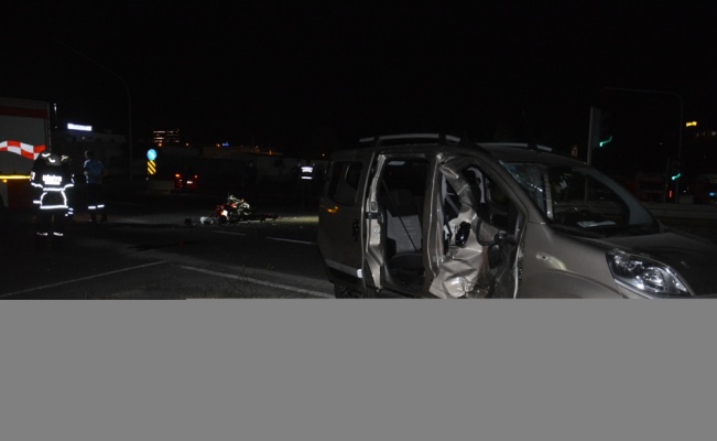 Tekirdağ'da hafif ticari araçla çarpışan motosikletin sürücüsü öldü