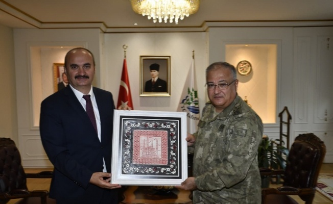 1. Ordu Komutanı Korgeneral Yeni, Edirne Valisi Canalp'i ziyaret etti