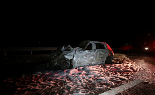 Balıkesir'de üç aracın karıştığı trafik kazasında 2 kişi hayatını kaybetti