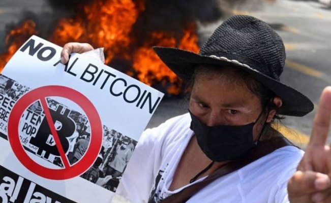 Bitcoin'e El Salvador protestosu