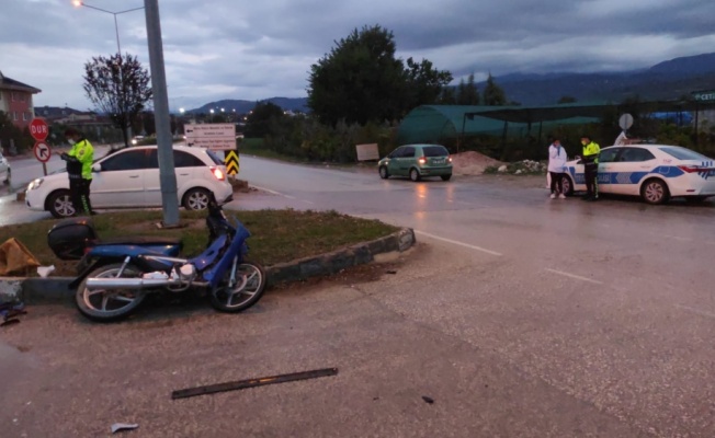 İnegöl'de meydana gelen kazada motosiklet sürücüsü yaralandı