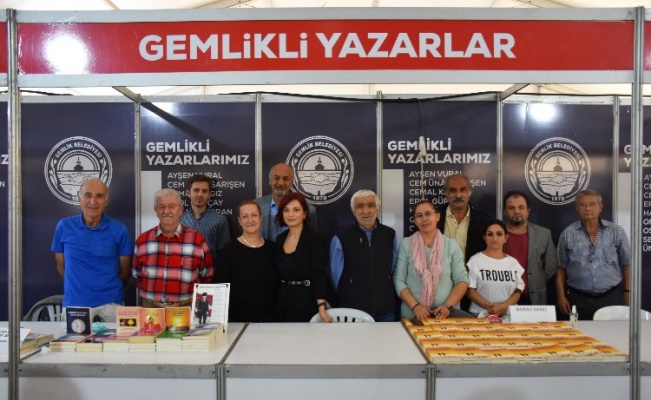 Bursa'da Gemlikli yazarlar okurlarla buluştu
