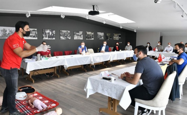 Bursa Osmangazi Belediyesi pesoneline Kızılay'dan ilk yardım 