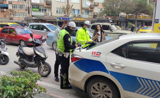Bursa’da kask takmayan motosiklet sürücülerine ceza kesildi