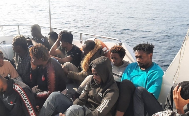 Çanakkale'de Türk kara sularına itilen 14 düzensiz göçmen kurtarıldı