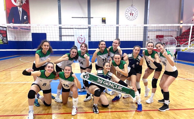 Çorlu Belediyesi Kadın Voleybol Takımı lige Kırklareli galibiyetiyle başladı