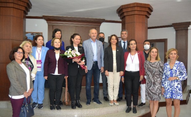 Didim' de CHP Kadın Kolları çıkartması 