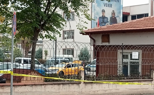 GÜNCELLEME - Kocaeli'de kız arkadaşını öldüren şüpheli, cesedin bulunduğu taksiyle emniyete gitti