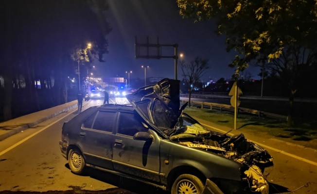 İstanbul'da aracıyla polisten kaçan sürücü Kocaeli'de bariyerlere çarparak yaralandı