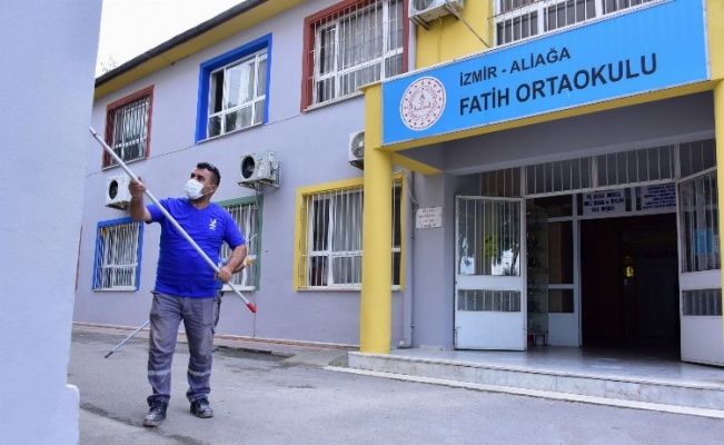 İzmir Aliağa'da okullarda bakım yapılıyor 
