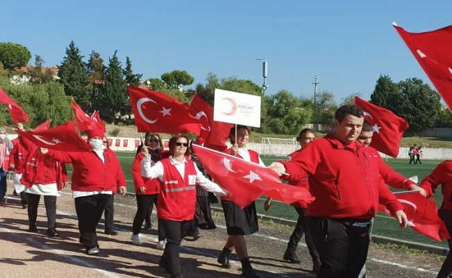 İzmir'de Urla Kızılayı Cumhuriyet Bayramı Kortej yürüyüşüne katıldı
